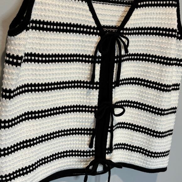 Cyrus Striped Textured Tie Front Sleeveless Sweater Vest - size Small - Picture 4 of 6